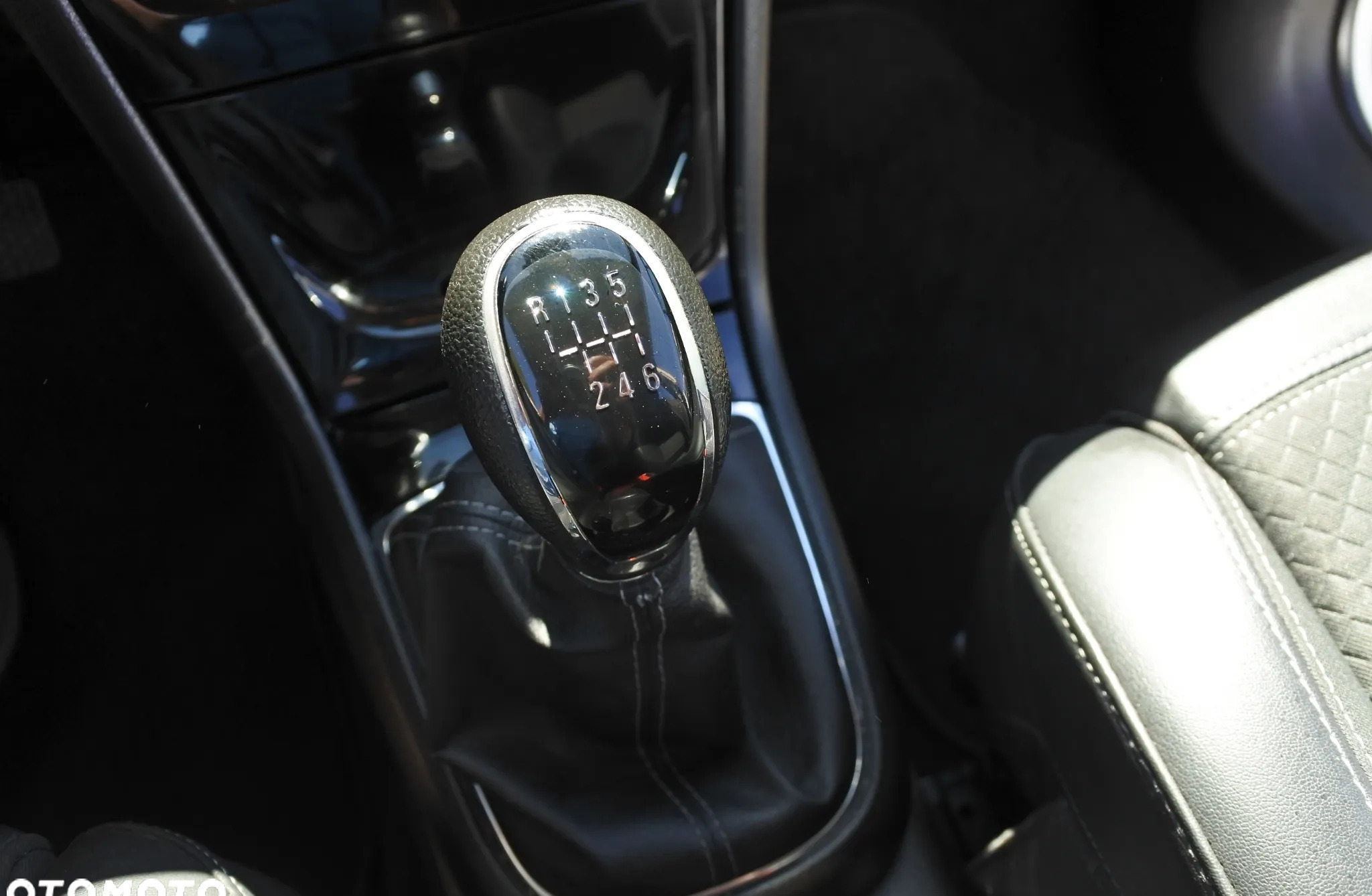 Opel Mokka cena 53900 przebieg: 188000, rok produkcji 2017 z Przemyśl małe 352